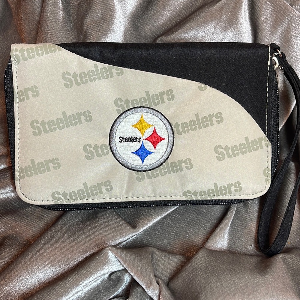 NEW Pittsburgh STEELERS wallet with wrist strap